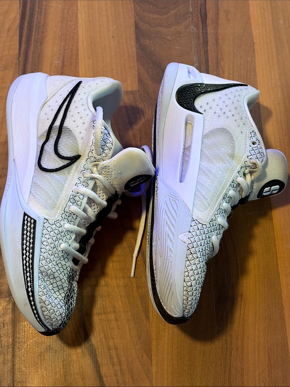 Nike Men’s White & Black Low-Top Sneakers with Textured Upper